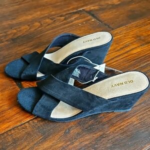 Sz 8 Old Navy Black Wedge Shoes with Crisscross Straps